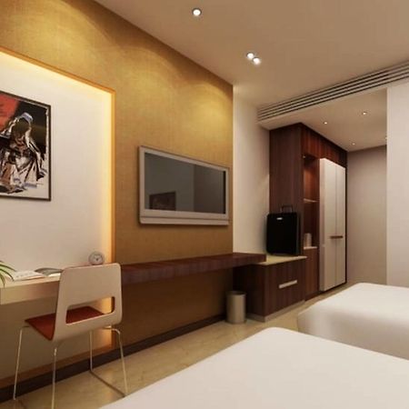 Hotel Vipul Grand 구르가온 외부 사진