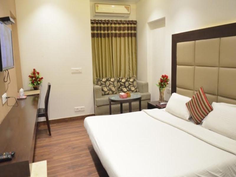 Hotel Vipul Grand 구르가온 외부 사진
