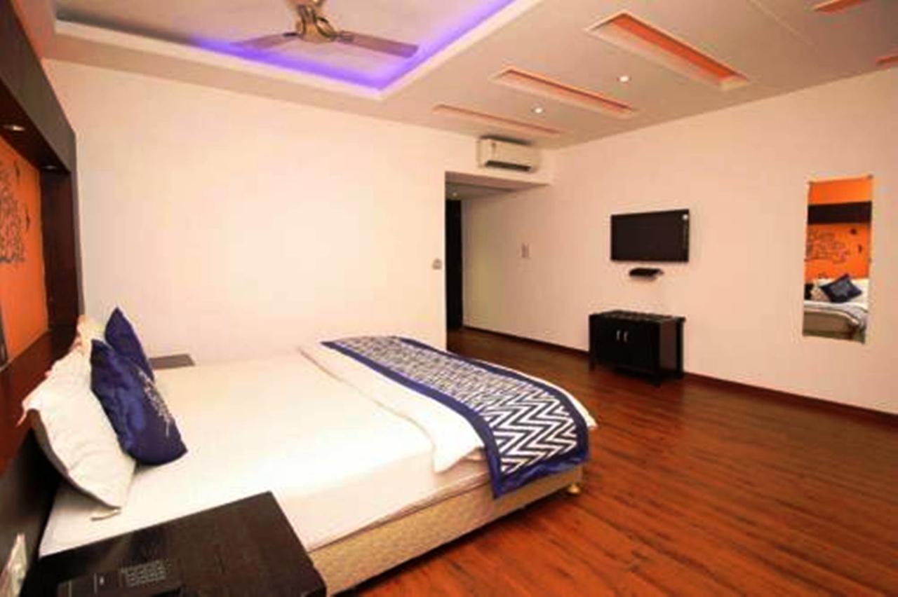 Hotel Vipul Grand 구르가온 외부 사진