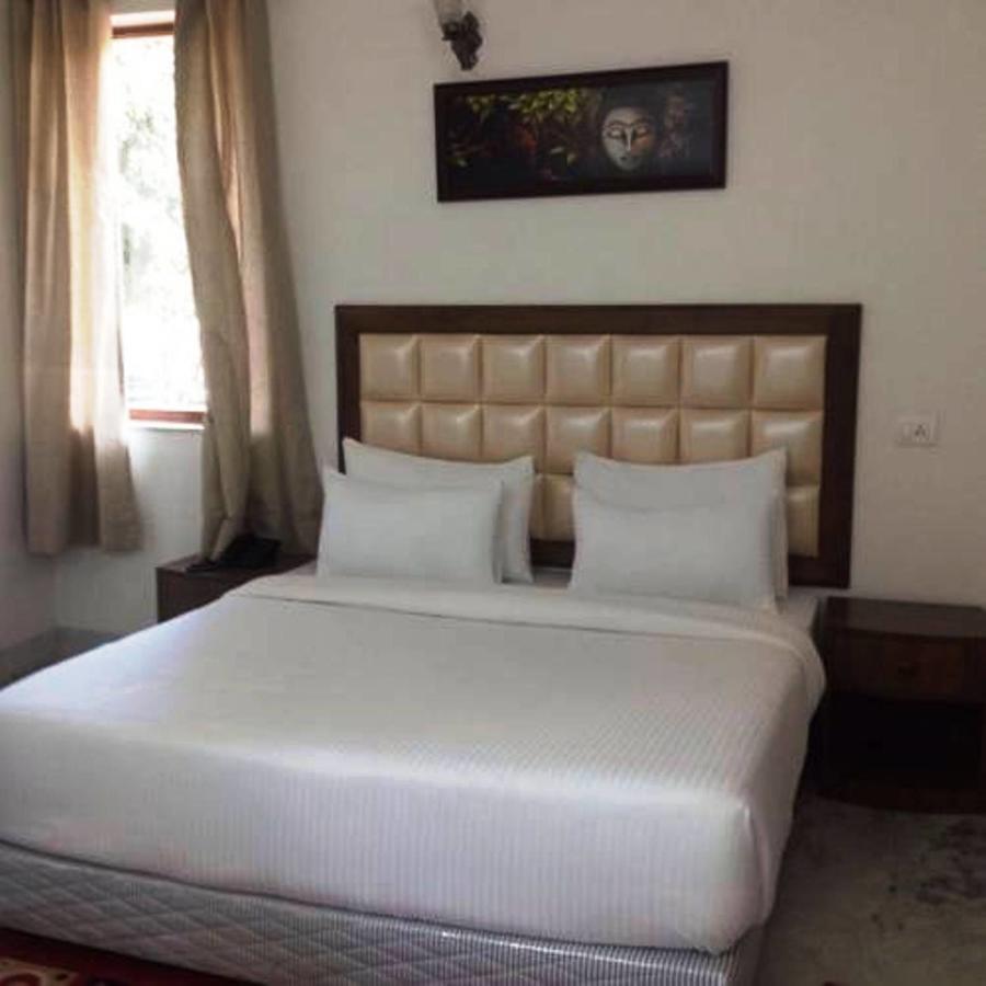 Hotel Vipul Grand 구르가온 외부 사진