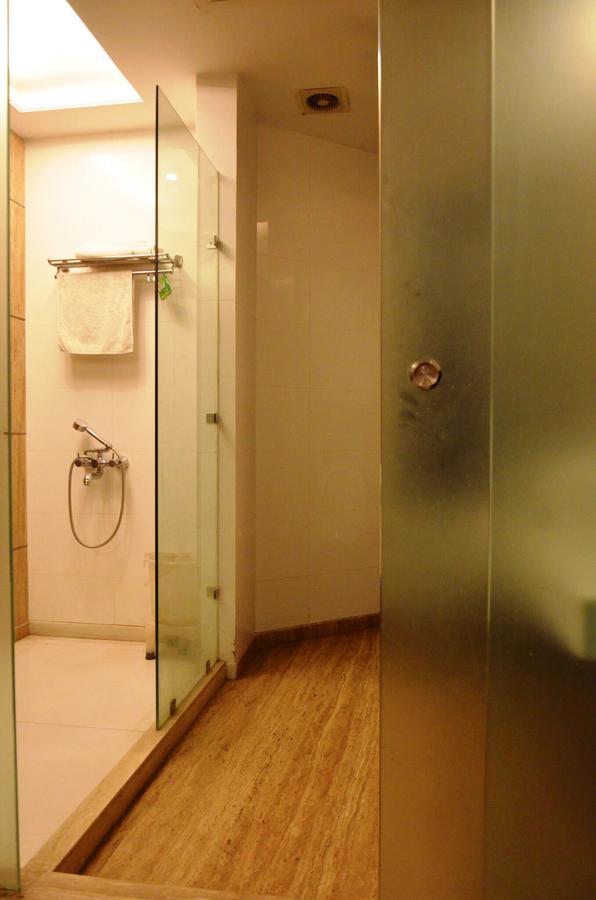 Hotel Vipul Grand 구르가온 외부 사진