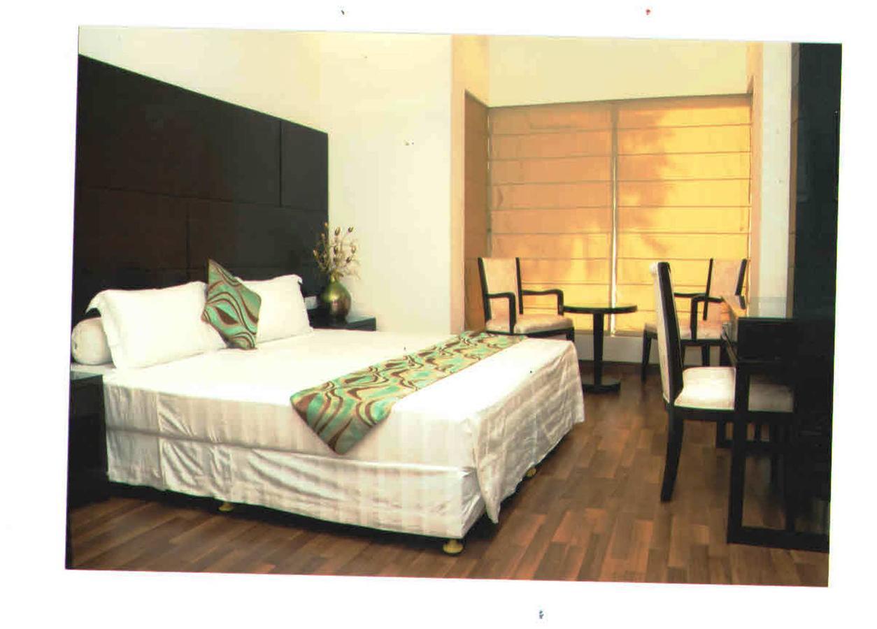 Hotel Vipul Grand 구르가온 외부 사진