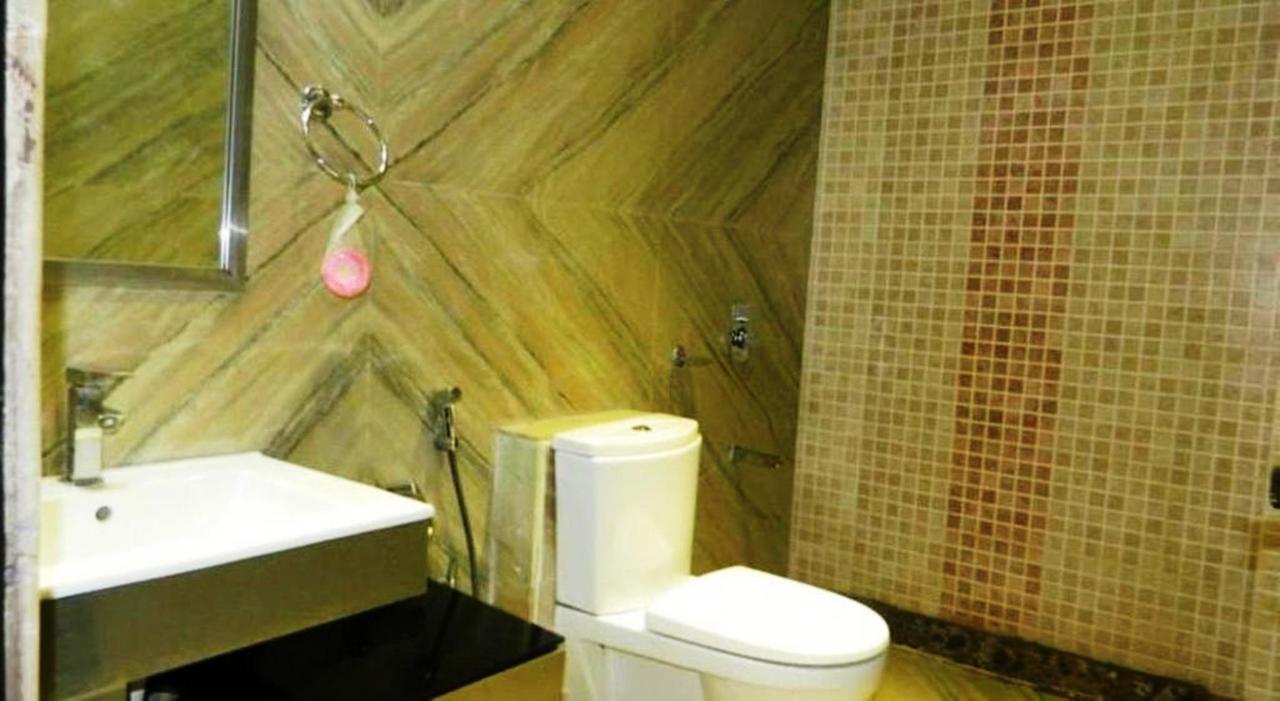 Hotel Vipul Grand 구르가온 외부 사진