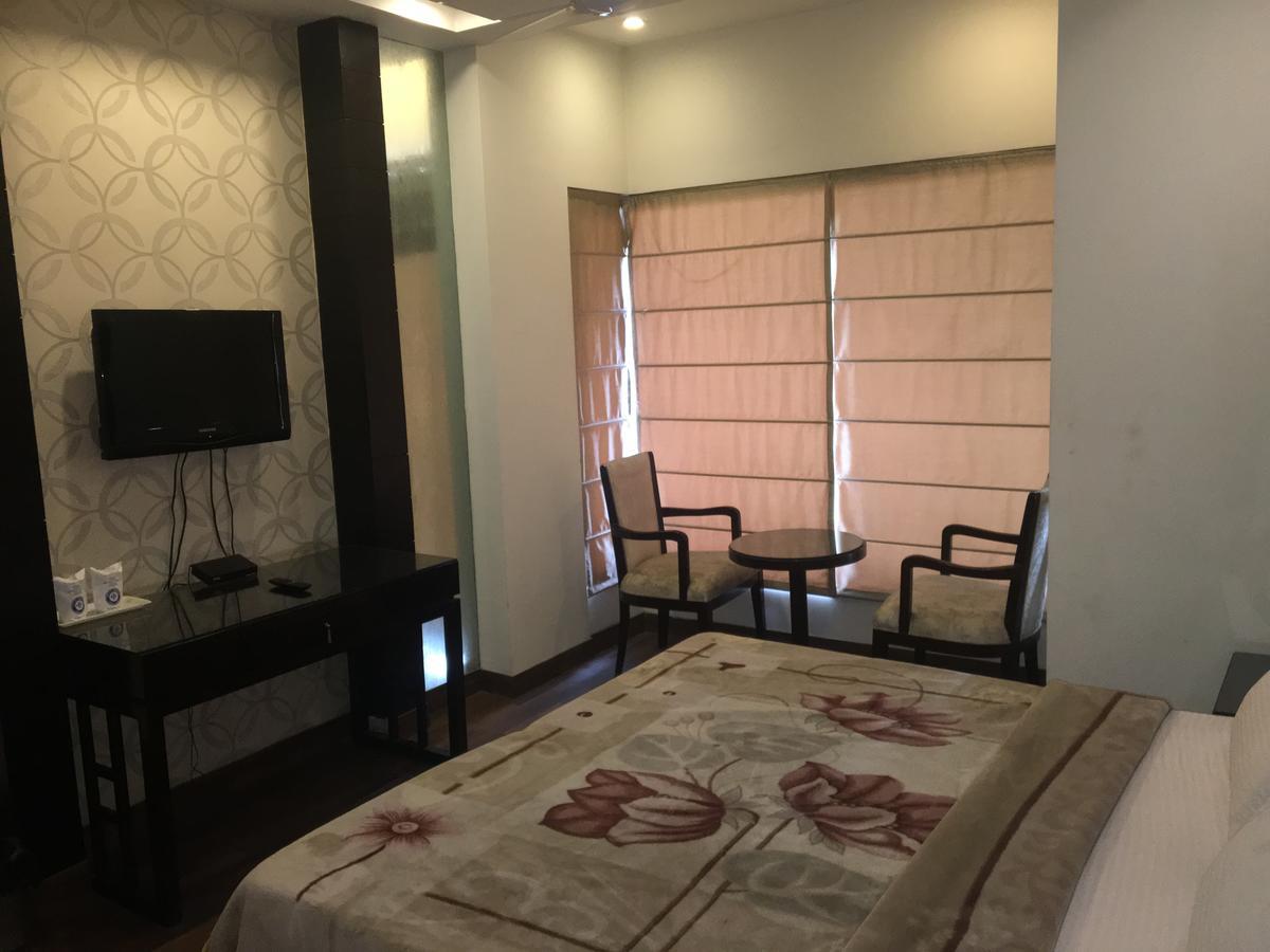 Hotel Vipul Grand 구르가온 외부 사진